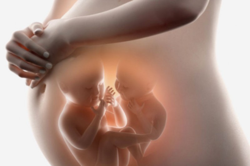 Gravidanza gemellare: sintomi e rischi