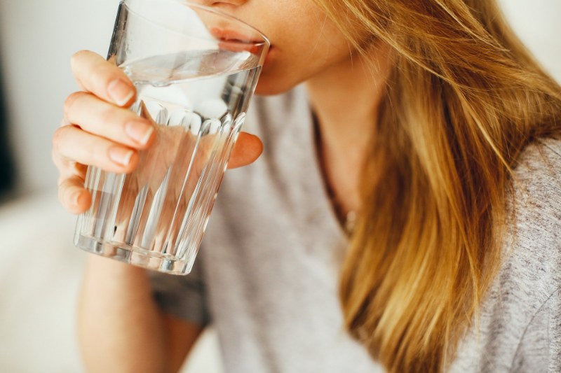 Quanta acqua bere al giorno? Ecco la nostra formula di bellezza